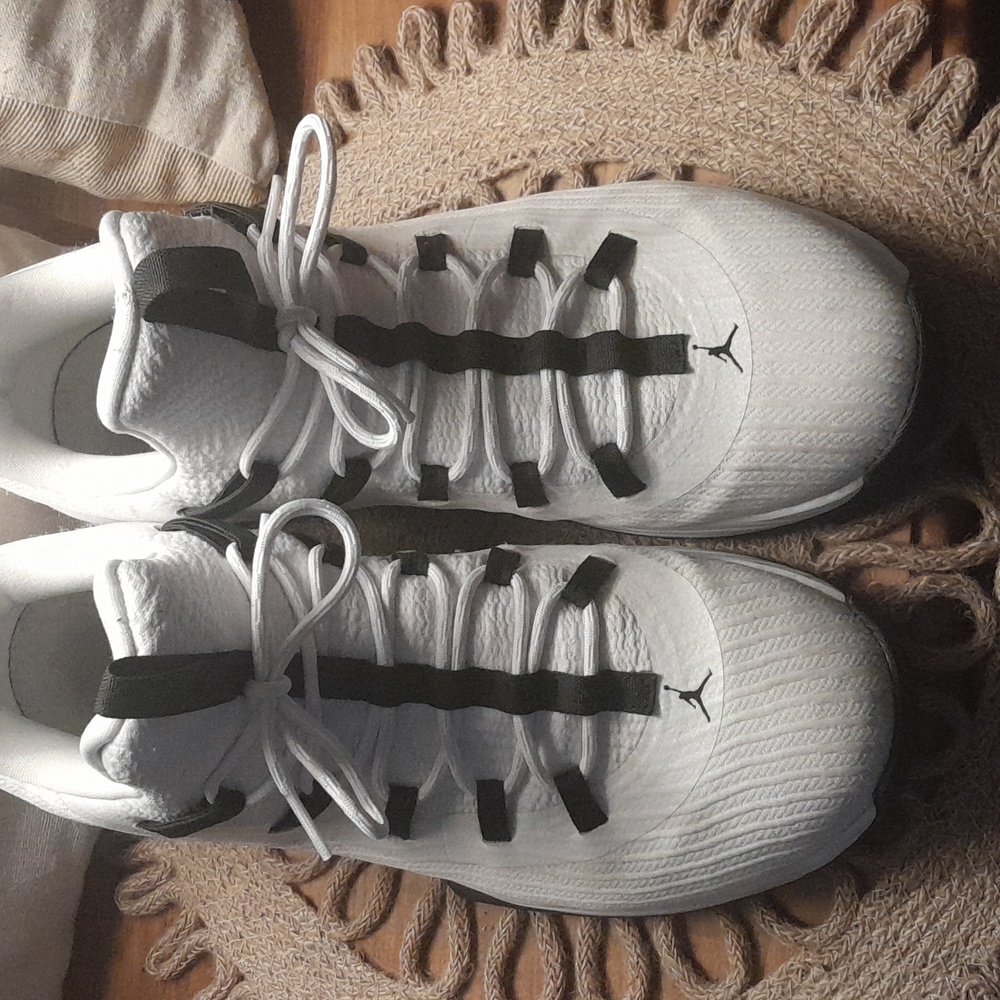 Men's Jordan White and Black Low-Top Athletic Sneakers - Picture 5 of 12